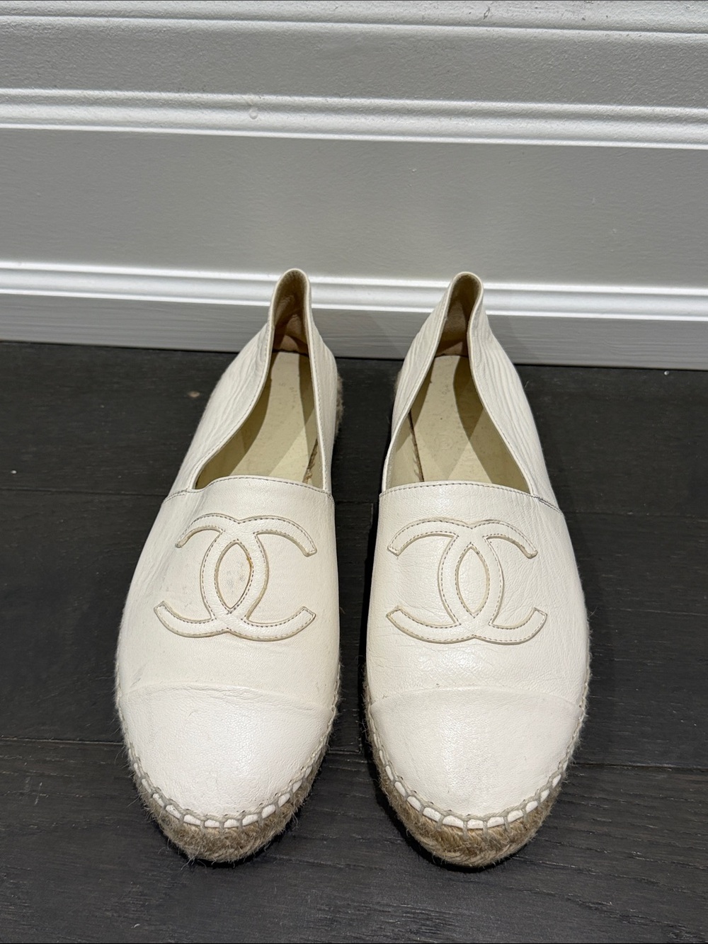 CHANEL White Leather Espadrille Flats with CC Logo